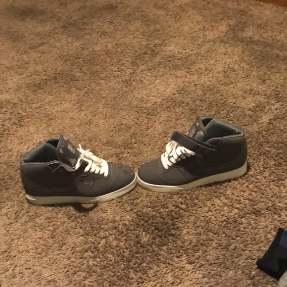 Fila gray sneakers hi top good condition light wear Sz.9.5 - Picture 2 of 6